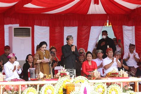 Ditemani Prananda Prabowo Megawati Buka Pesta Kesenian Bali 2023