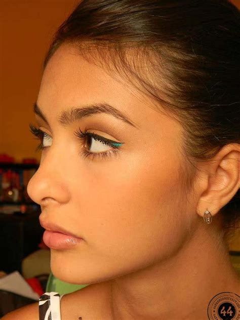 Stunning Makeup With Subtle Bright Eye Makeup Makeup Tips Beauty