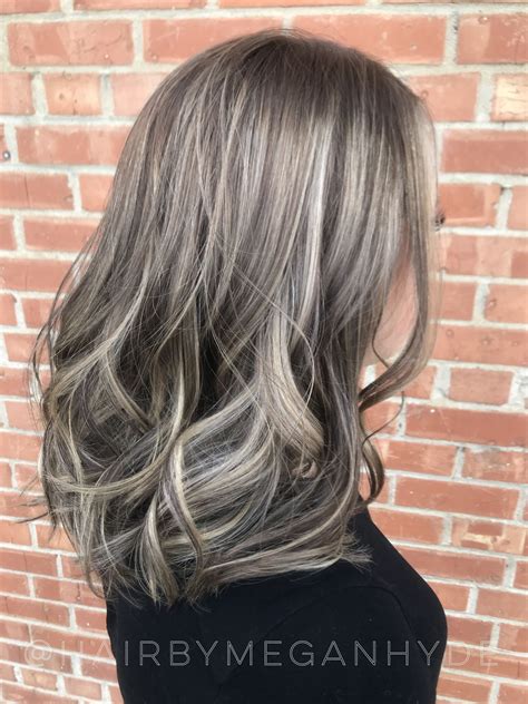Luces Grises En El Cabello | Certificacion Calidad Turistica