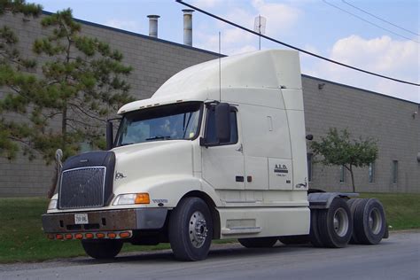 Ald Volvo Bobtail Truck Ottawa Ontario 08282005 ©ian A M Flickr