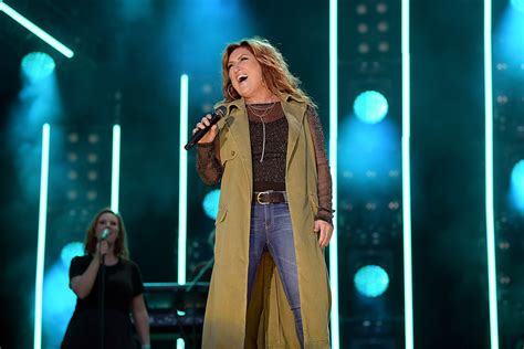 Jo Dee Messina Her Country Music Career Through The Years