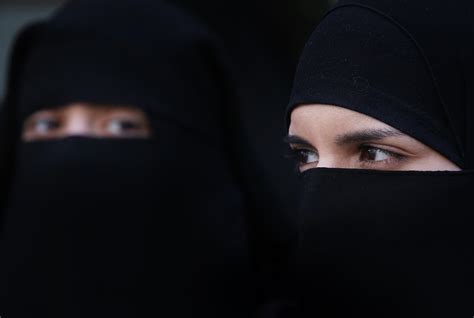 Swiss Region Will Fine Women Up To £6500 For Wearing Burkas And Niqabs London Evening