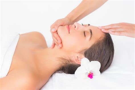 Premium Photo Beautiful Woman Receiving Spa Massage
