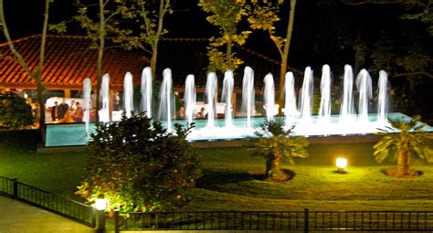 Encuentra en nuestros listados las mejores empresas de celebración de banquetes especializadas en bodas y otros eventos como bautizos, comuniones, aniversarios y otras celebraciones familiares inolvidables. Zona aperitivo salón Garden de noche www.canmarlet.com ...