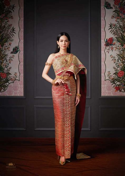 Sabai In Thailand ชุดไทยจักรพรรดิ Thailand S National Outfit By Vanus Couture Thailand Costume