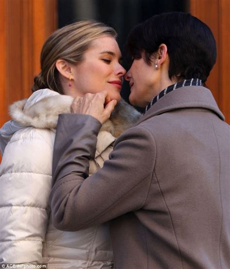 Carrie Anne Moss Shares Lesbian Kiss For Netflix S A K A Jessica Jones