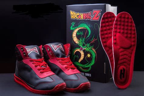 Perubahan ini, namun, dengan kedatangan seorang musuh misterius bernama raditz yang menyajikan dirinya sebagai gokuu yang. dragon ball z goku nike air force 1, nike enfants sandales