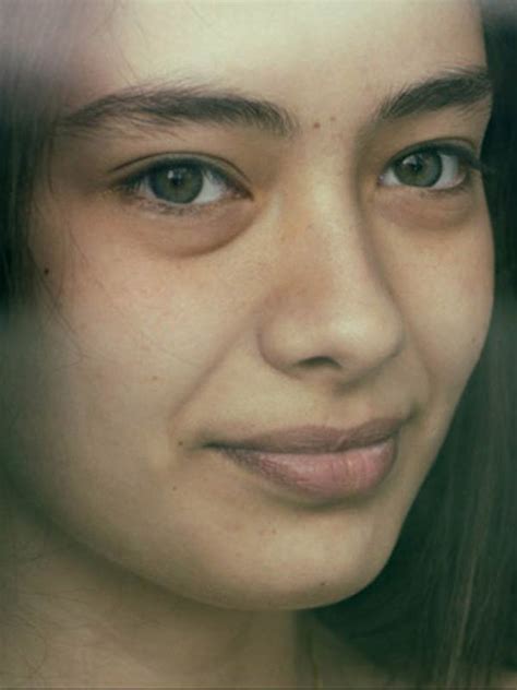 Annesi beyaz rus, babası çerkes kökenlidir.2005 yılında erberk ajansa kayıt yaptırdıktan 2 ay sonra bir reklam. Neslihan Atagül - AlloCiné