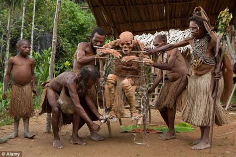 The Enigmatic Death Customs Of A Papua New Guinea Tribe Preserving