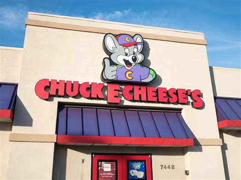 Chuck E Cheeses Origin Story Is Surprisingly Dark