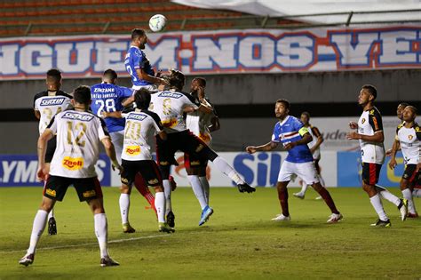 Bahia e sport medem forças na noite deste domingo, no estádio de pituaçu, em salvador, pela 13ª rodada da série a do campeonato brasileiro. Confira fotos de Bahia x Sport pelo Campeonato Brasileiro - Gazeta Esportiva