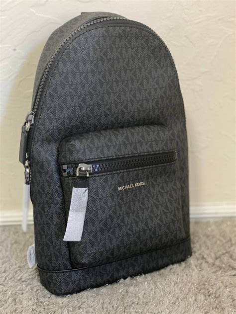 Michael kors messenger and cross body bags offer up a casual option which echoes a sophisticated college style. uMoMasShop MICHAEL KORS COOPER SLING BAG IN SIGNATURE BLACK