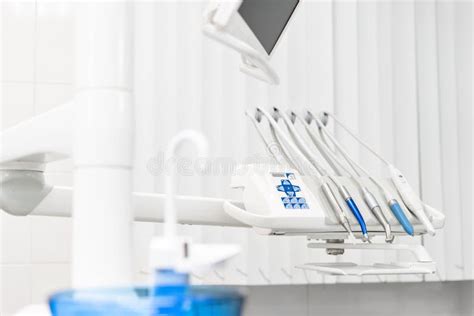 Stomatologisches Instrument In Der Zahnarztklinik Zahnbehandlung In Der Klinik Operation