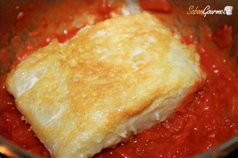 La receta de bacalao con tomate con guarnición de patatas es muy sencilla y se hace casi sola con tu thermomix. Cómo hacer bacalao con tomate - SaborGourmet.com