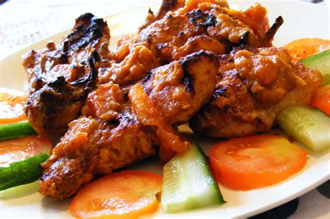 Masak bumbu hingga mendidih lalu masukkan daging bebek ke dalam bumbu. Resep-ayam-bakar-bumbu-rujak - Thegorbalsla