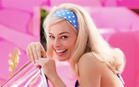 First Look At Margot Robbie As Barbie