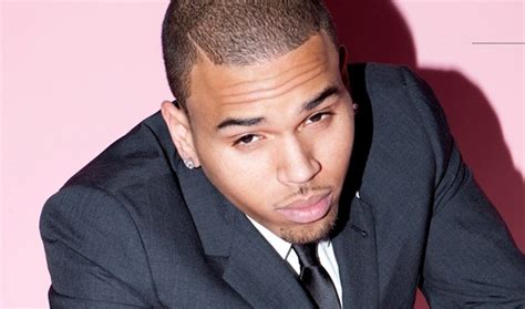 Born in tappahannock, virginia, this app is designed for you who are music lovers, so you can easily find songs and lyrics that you love. O ARTICULISTA: Três músicas de Chris Brown caem na rede