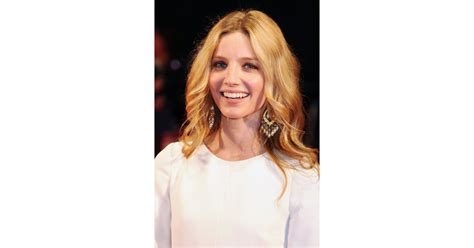 British Beauty Annabelle Wallis Was On The Red Carpet For The Hello