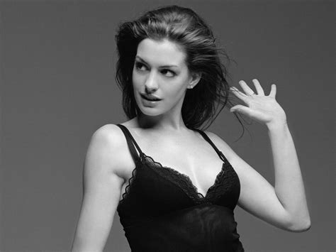 Anne Hathaway Sexy Wallpaper Images