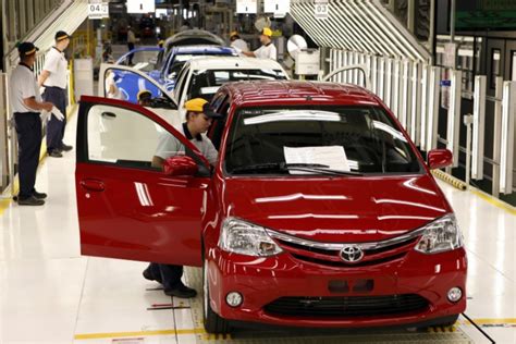 Toyota tem produção recorde em novembro Forbes