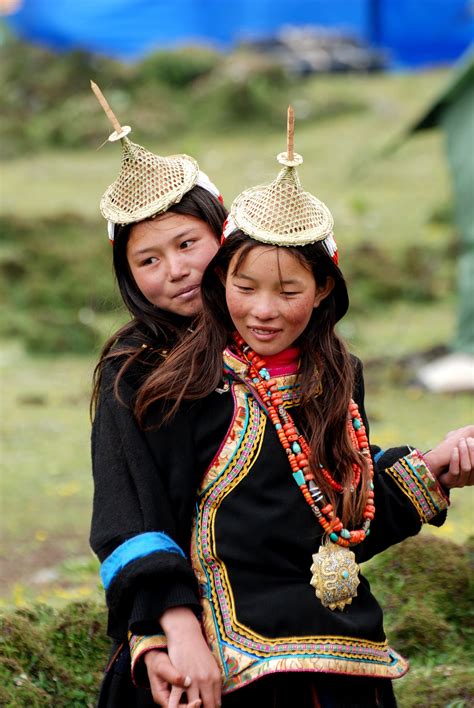 Bhutan Brokpa Girls Bhutan Travel Tribal People South Asia World