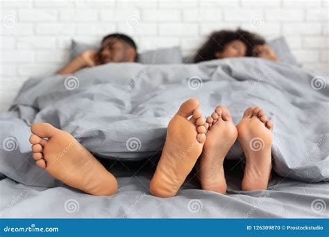 Nyarimia Boy Girl Age Difference Barefoot Bed Blue Hot Sex Picture