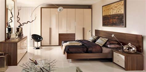 From opulent tufting to the whitewashed look of shiplap, you're sure to find the right bedroom set that speaks to your personal tastes. Modern Capri High Gloss Cream & Dijon Walnut Bedroom ...