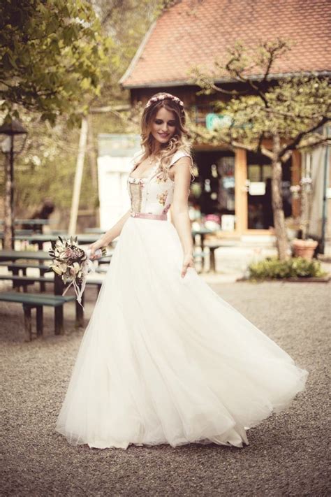 Etuikleid wei 223 hochzeit festliche abendkleider knielang 50 s retro ballkleid mit carmenausschnitt etuikleid wei 223 hochzeit etuikleid wei 223 standesamt etuikleid wei 223 hochzeit hochzeitsgeschenk. Romantische Trachtenhochzeit in der Weilachmühle | TIAN ...