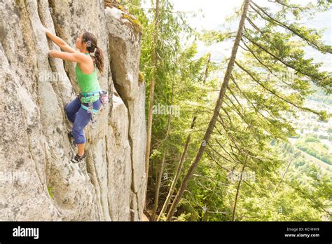 Klettererin In Squamish Fotos Und Bildmaterial In Hoher Auflösung Alamy