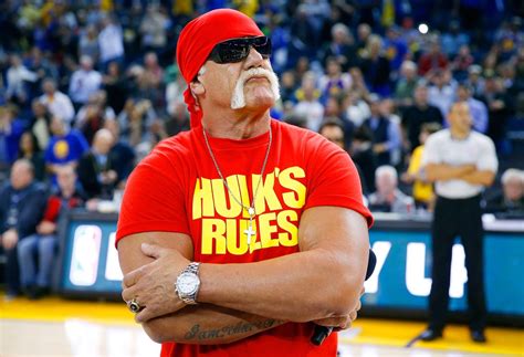 Hulk Hogan Returning To Wwes Monday Night Raw