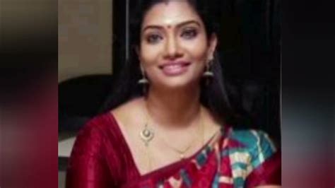 Pandavar Illam Serial Actress Krithika Annamalai Photoshoot Pictures