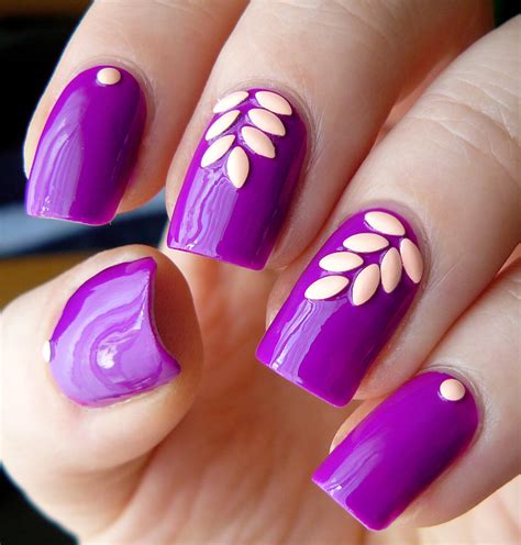 Uñas decoradas en el dedo indice con un hermoso manicure nude. 20 hermosas uñas decoradas que puedes hacer tu misma