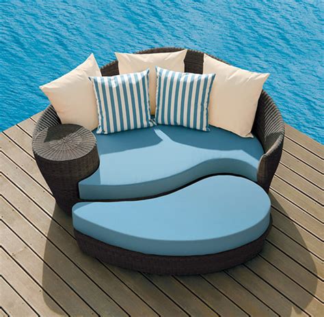 Modern Outdoor Furniture for Beautiful Yard - AllArchitectureDesigns