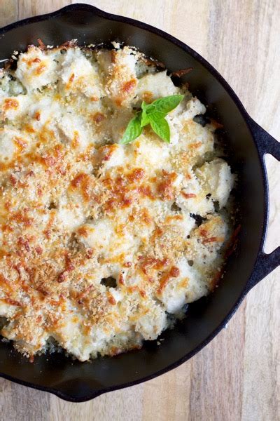 Everybody understands the stuggle of getting dinner on the table after a long day. Easy Baked Chicken Parmesan.