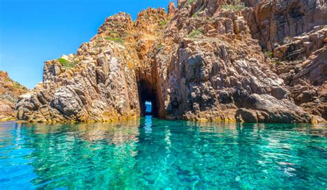 La capitale catalane est une bonne idée en toute saison, avec son subtil alliage d'ambiance festive et culturelle, mais l'été, elle a l'avantage de proposer pas moins de 7 plages très bien desservies par les transports en commun. Où Partir en Vacances en France | Meilleur endroit où ...
