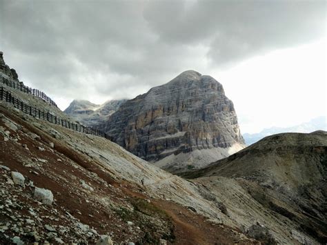 Passo Falzarego Lagazuoi Trail Near Cortina Dampezzo Best Hiking