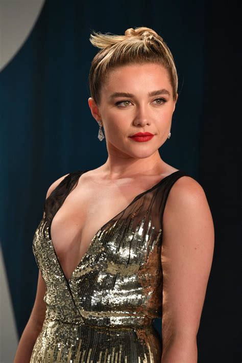 Florence Pugh's Gold Dress at the Oscars Afterparty 2020 | POPSUGAR Fashion Photo 13