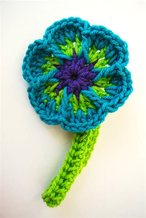Free Pattern - Easy Crochet Flower Headband - Simply Collectible