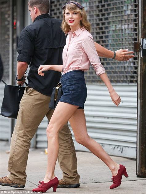 Taylor Swift Shows Off Her Lovely Legs As She Hits Gym Day After