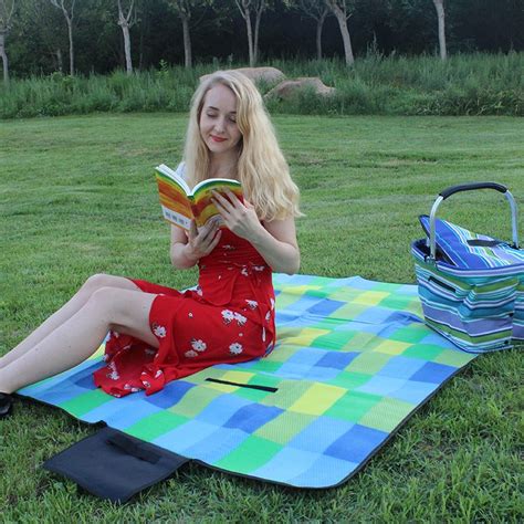 Custom Camping Extra Large Outdoor Foldable Waterproof Picnic Blanket China Microfiber