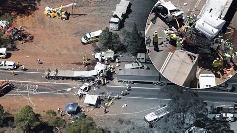 Dubbo Crash Highway Horror Leaves Two Dead 10 Injured Daily Telegraph