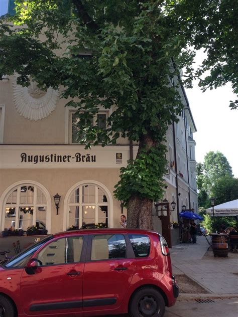 Wähle aus salate, fleischgerichte, burger. Giesinger Garten in München, Bayern Di. und Do. Augustiner ...