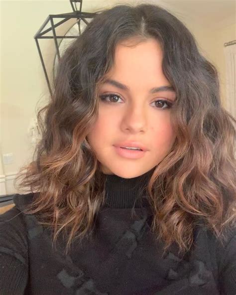 Selena Gomez Showed Off Her Naturally Curly Hair In A Lob And Its