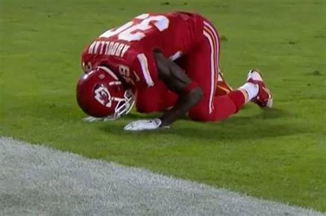 muslim penalized during prayer after chiefs touchdown