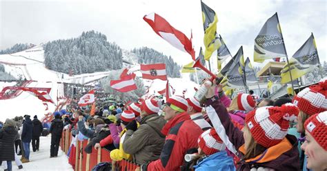 There is a number of hiking routes (both in winter and in summer), a shuttle bus which takes you to the kitzbuhel center, but the main. Die Kitzbühel-Abfahrt in Bildern | kurier.at