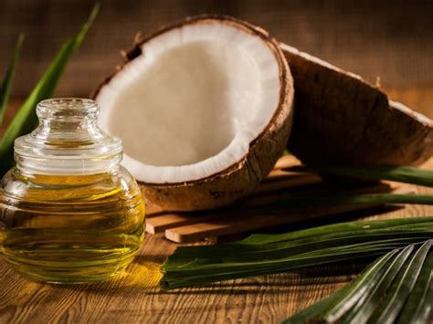How To Use Coconut Oil To Treat Acne Instantly