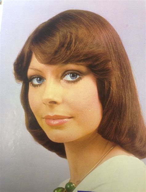 Here we take a look at what and who influenced 1970s hairstyles, as well as the most popular styles worn by women throughout the decade. Idea by PR on HR | Wig hairstyles, 1970s hairstyles, 70s hair