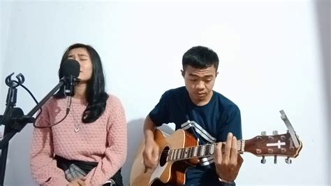 Lirik lagu kehadiranmu vagetoz versi animasi hadirnya dirimu berikan suasana baru. ARTI KEHADIRANMU #LIRIK #VOCAL_HILDA - YouTube