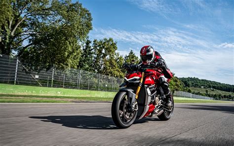 Following ducati's normal practice there are two versions of the streetfighter v4. 2020 Ducati Streetfighter V4 prices announced for the ...
