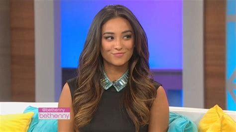 Hopes Blog Id Rather Kiss Another Girl Shay Mitchell Opens Up To